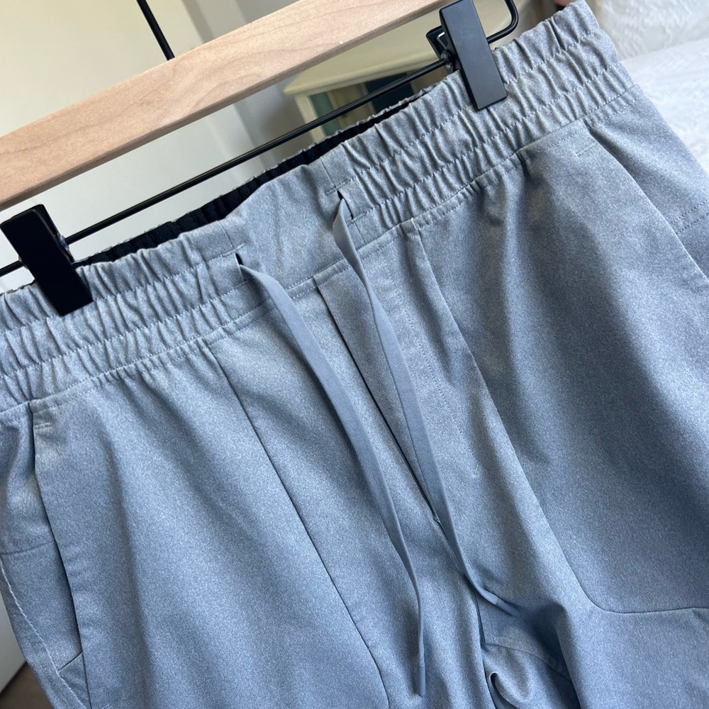 Men’s Lululemon Light Gray Joggers (M)